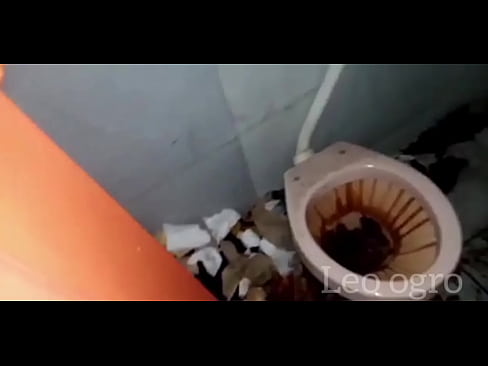 Na favela do jacar&eacute;  cracuda deu o cu por $10 reais no barraco abandonado