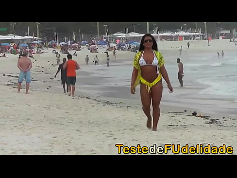 Paranaense gostosa pegando amiga safada.